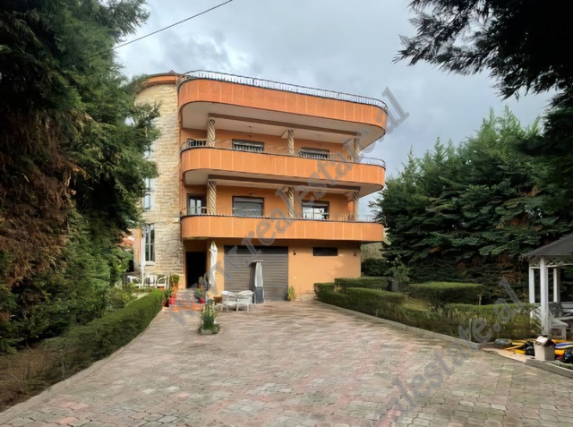 Villa for sale on Selaudin Zorba street in Tirana.

The house consists of 691 m2 of land and 840 m